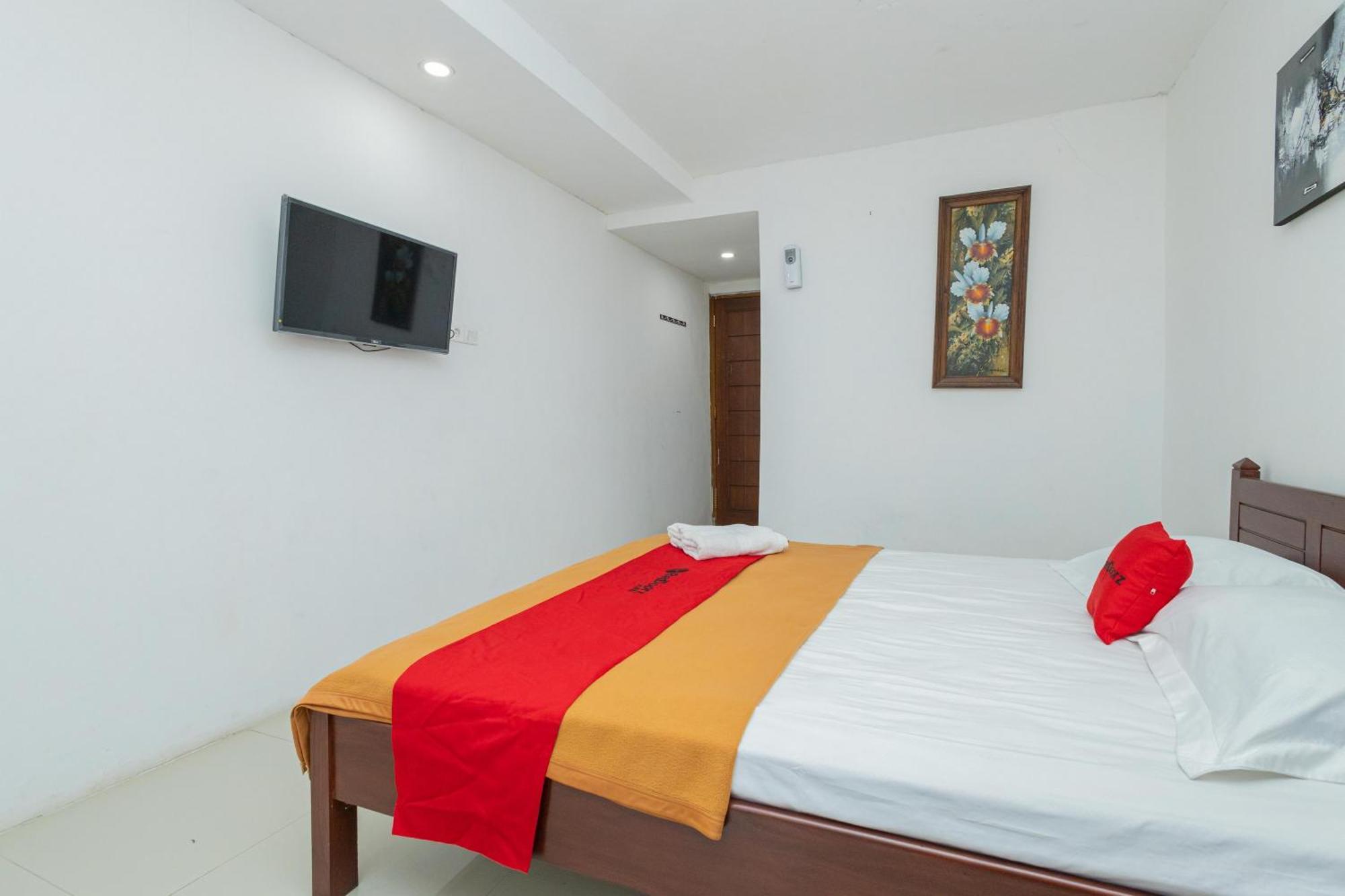 Reddoorz Syariah At Wisma Djokorio Poncokusumo Маланг Екстериор снимка