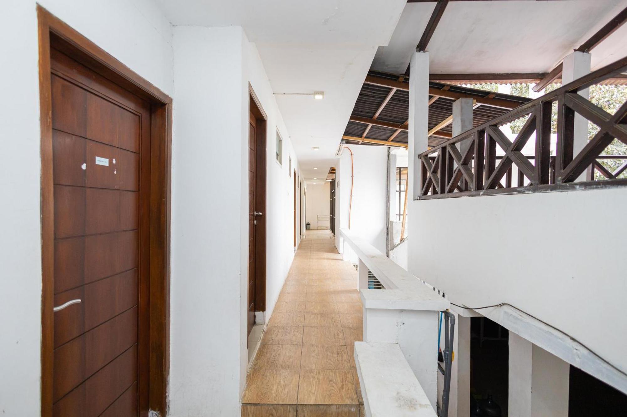 Reddoorz Syariah At Wisma Djokorio Poncokusumo Маланг Екстериор снимка