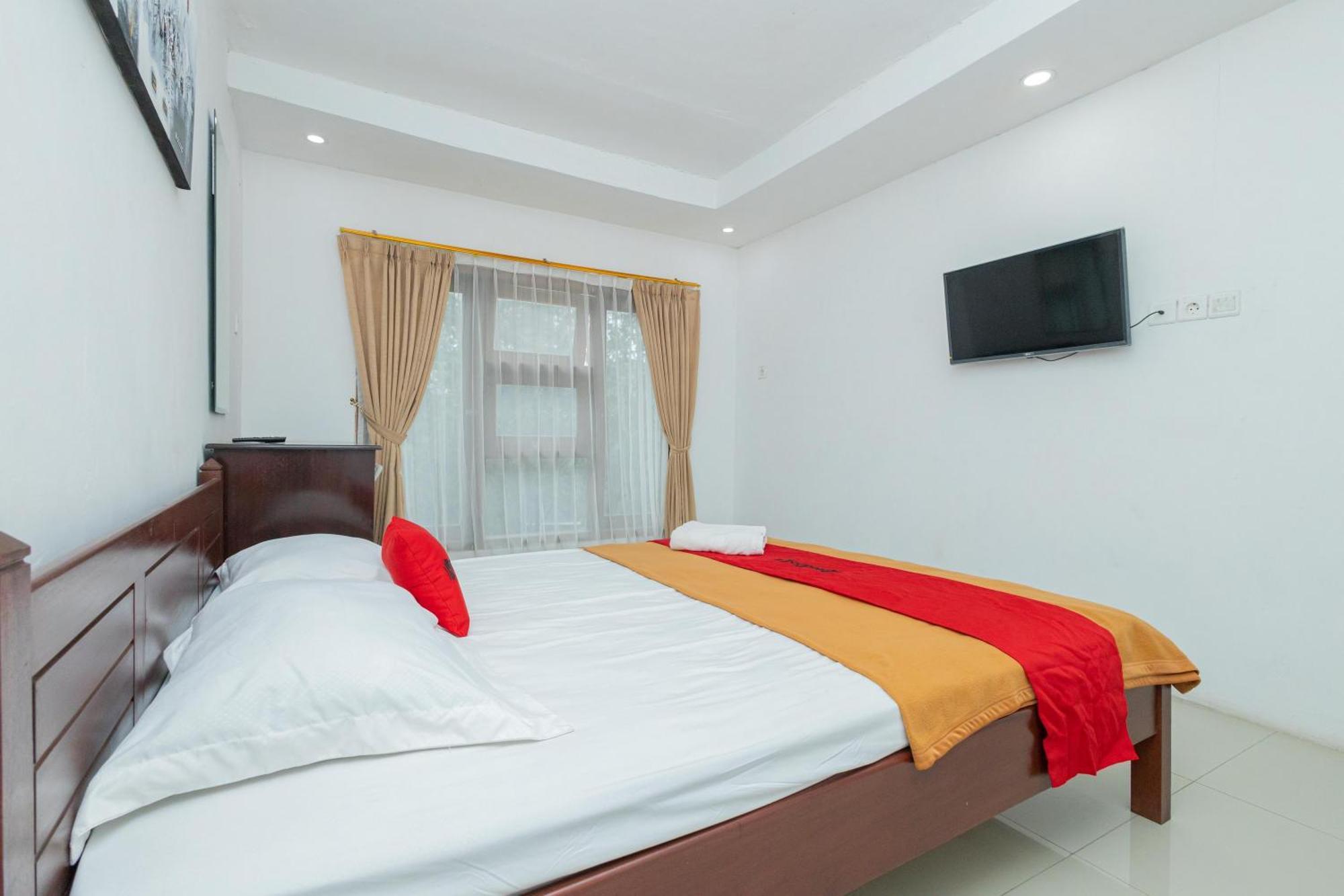 Reddoorz Syariah At Wisma Djokorio Poncokusumo Маланг Екстериор снимка