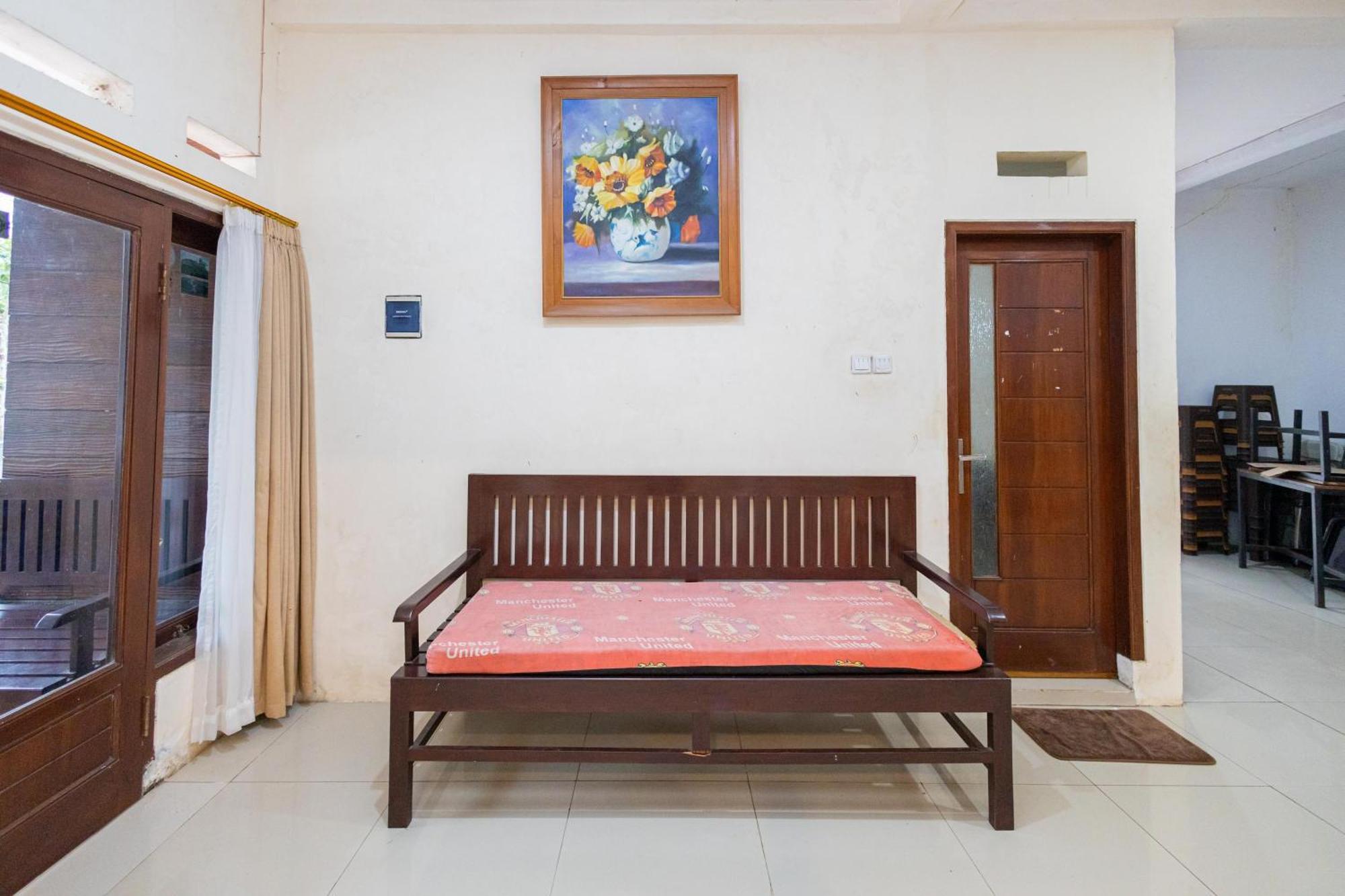 Reddoorz Syariah At Wisma Djokorio Poncokusumo Маланг Екстериор снимка