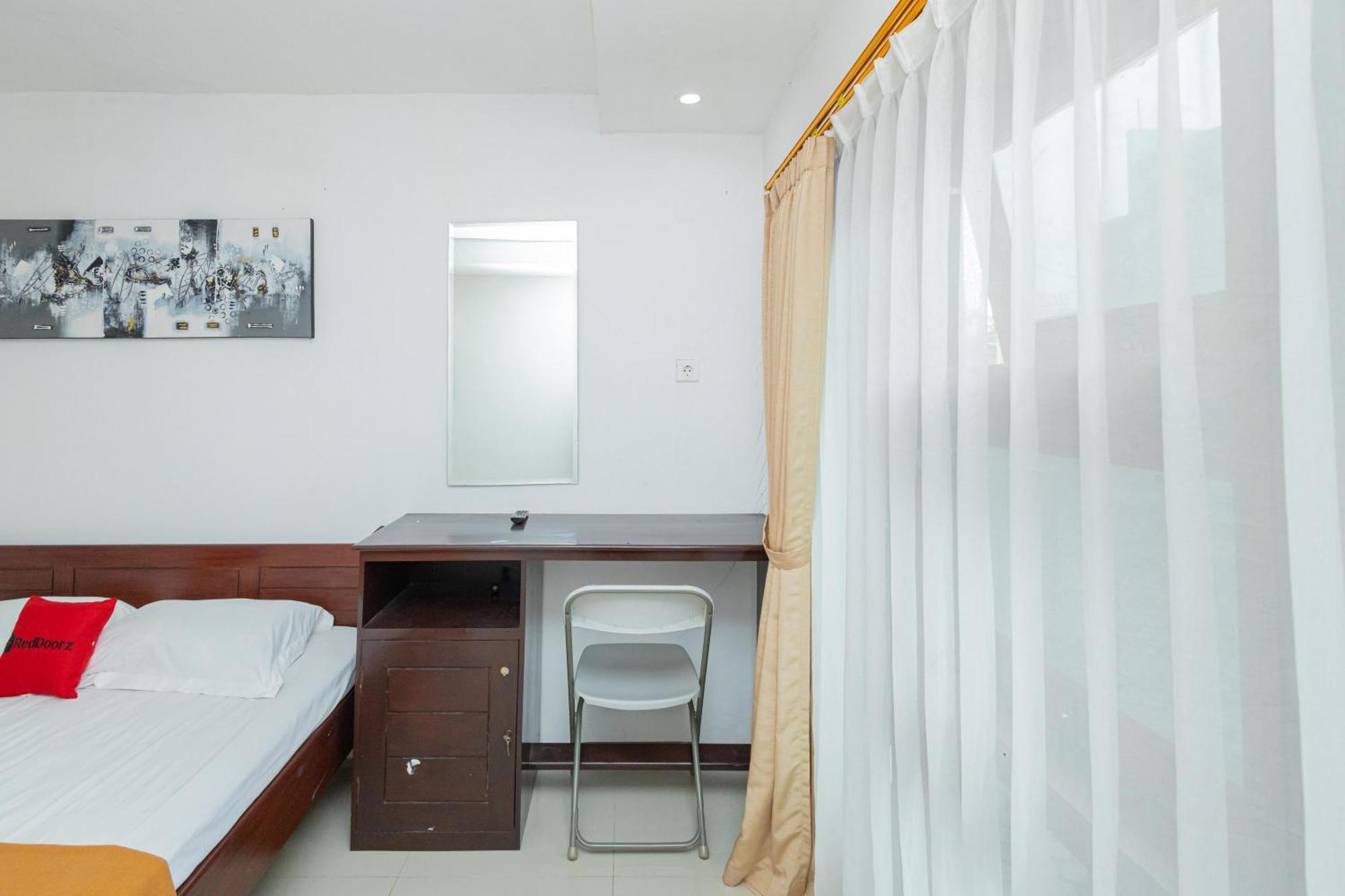 Reddoorz Syariah At Wisma Djokorio Poncokusumo Маланг Екстериор снимка