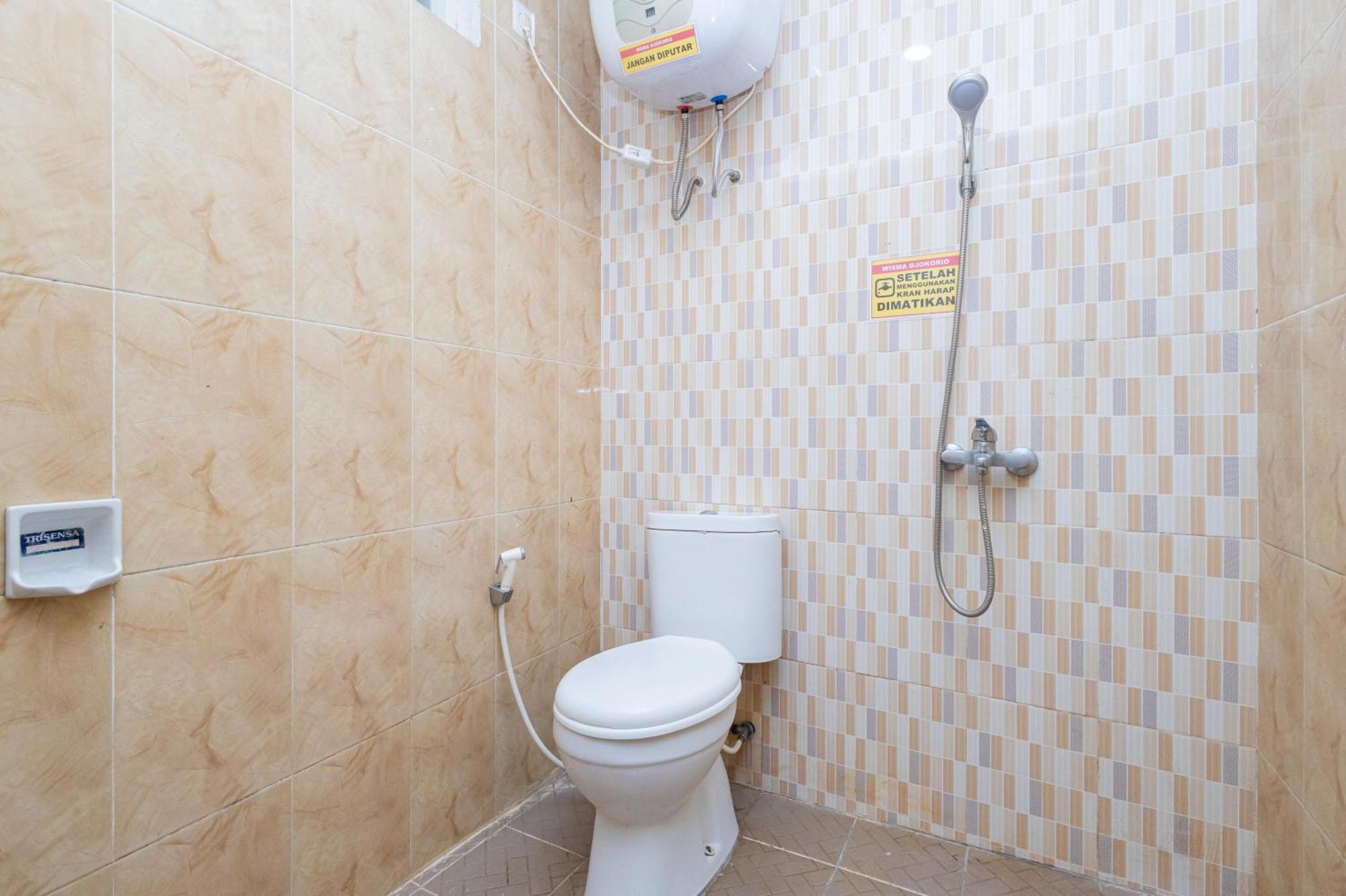 Reddoorz Syariah At Wisma Djokorio Poncokusumo Маланг Екстериор снимка