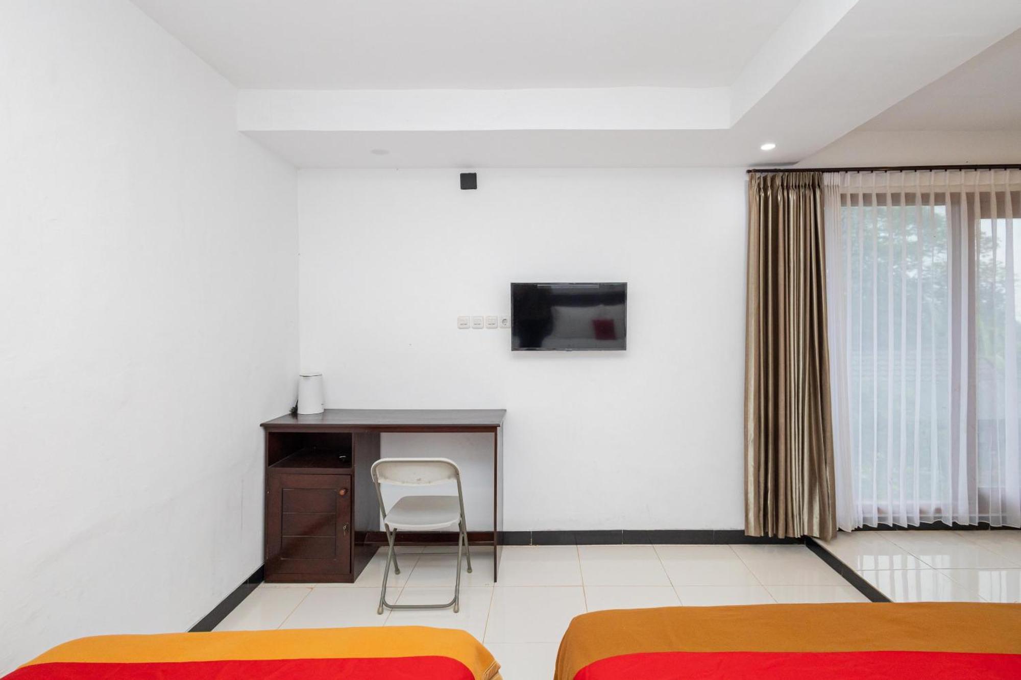Reddoorz Syariah At Wisma Djokorio Poncokusumo Маланг Екстериор снимка