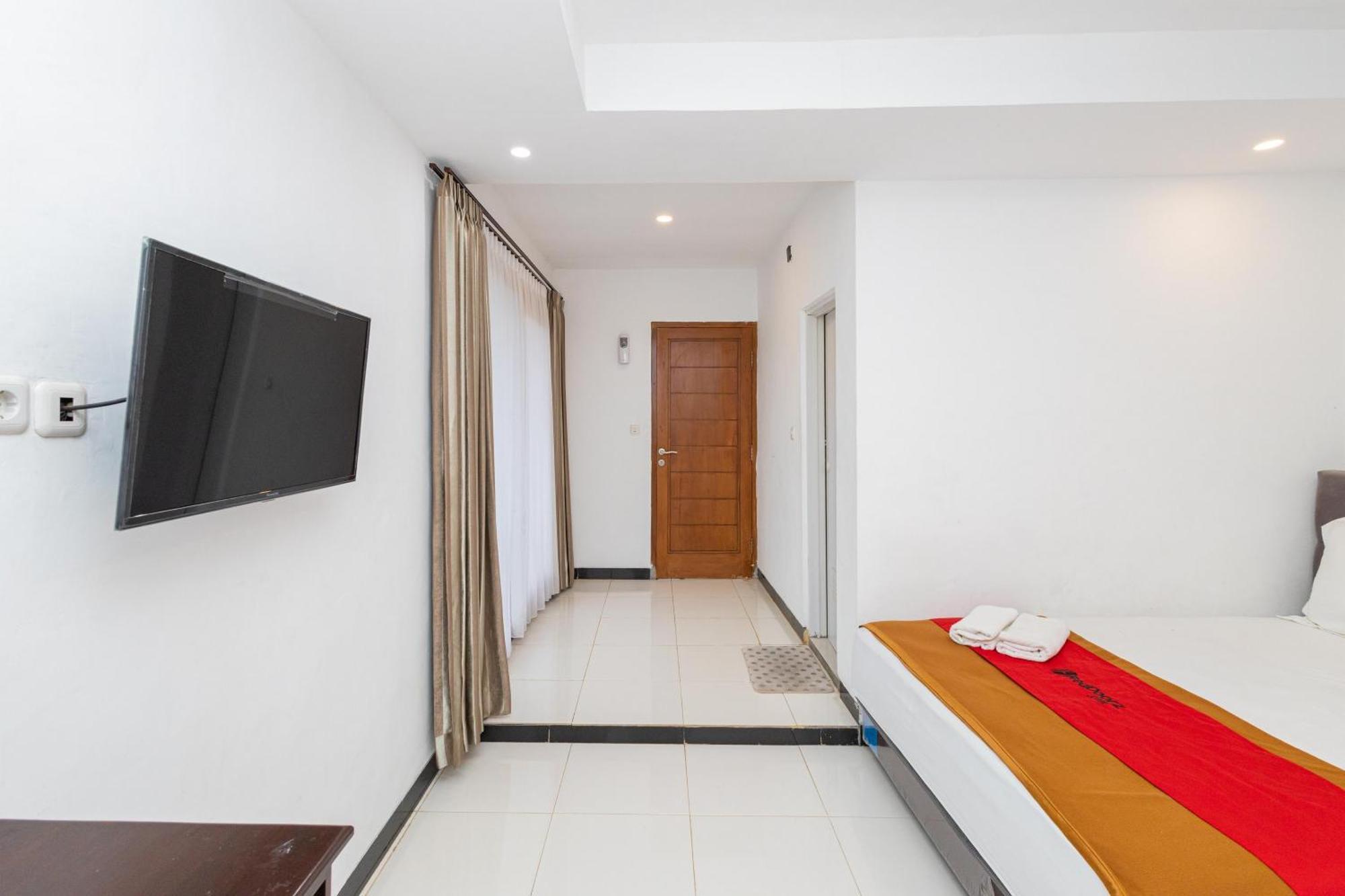 Reddoorz Syariah At Wisma Djokorio Poncokusumo Маланг Екстериор снимка