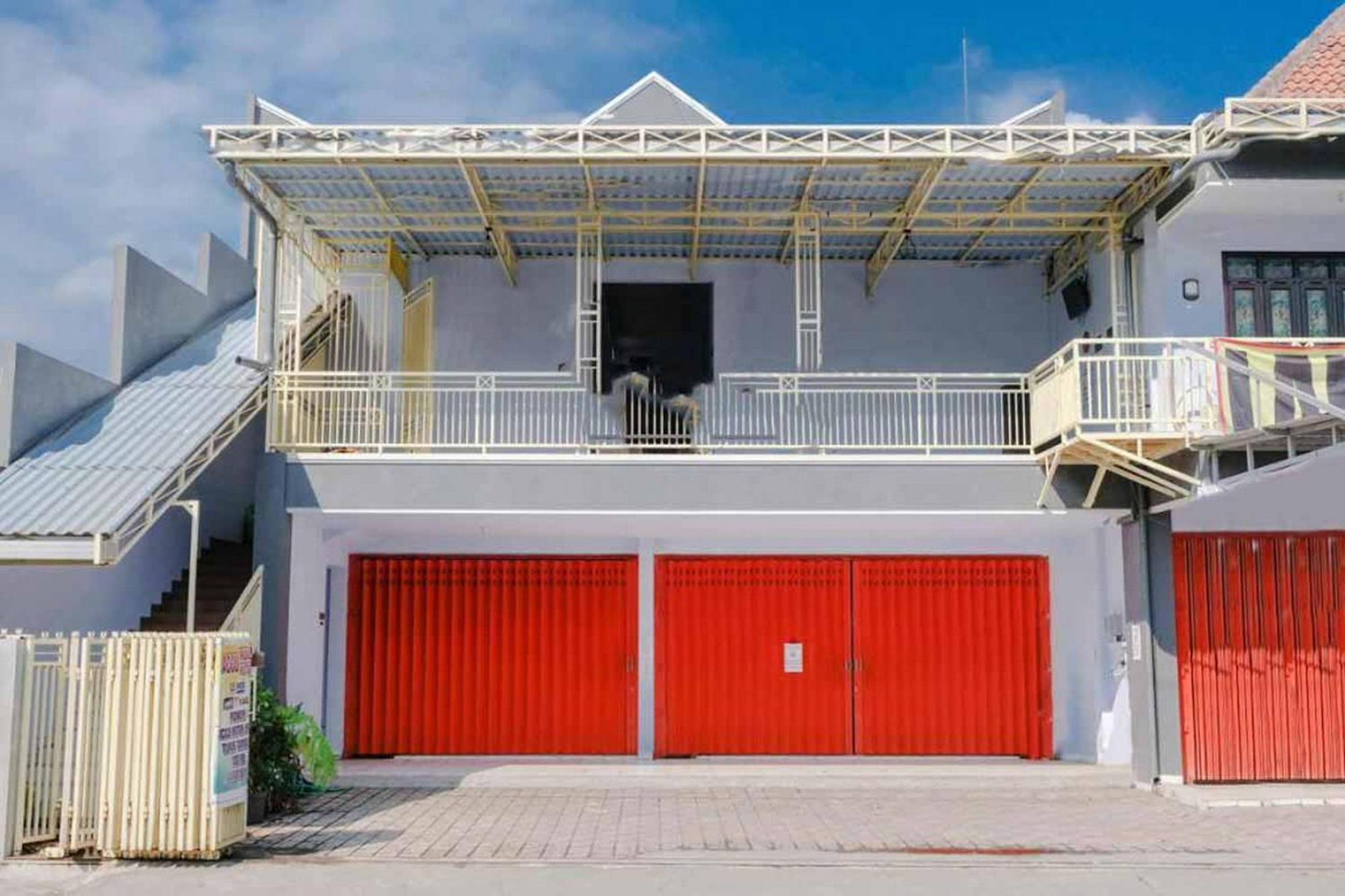 Reddoorz Syariah At Wisma Djokorio Poncokusumo Маланг Екстериор снимка