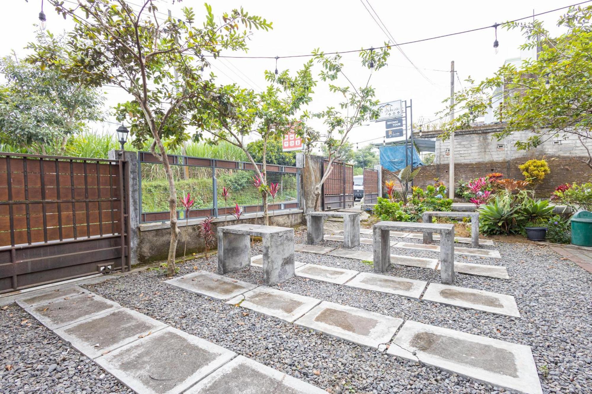 Reddoorz Syariah At Wisma Djokorio Poncokusumo Маланг Екстериор снимка